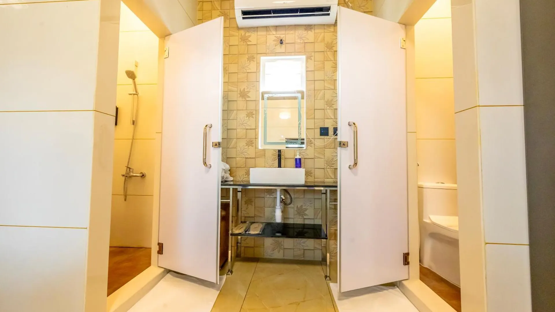 Willington & Harbour View Residency Hotel Kochi India