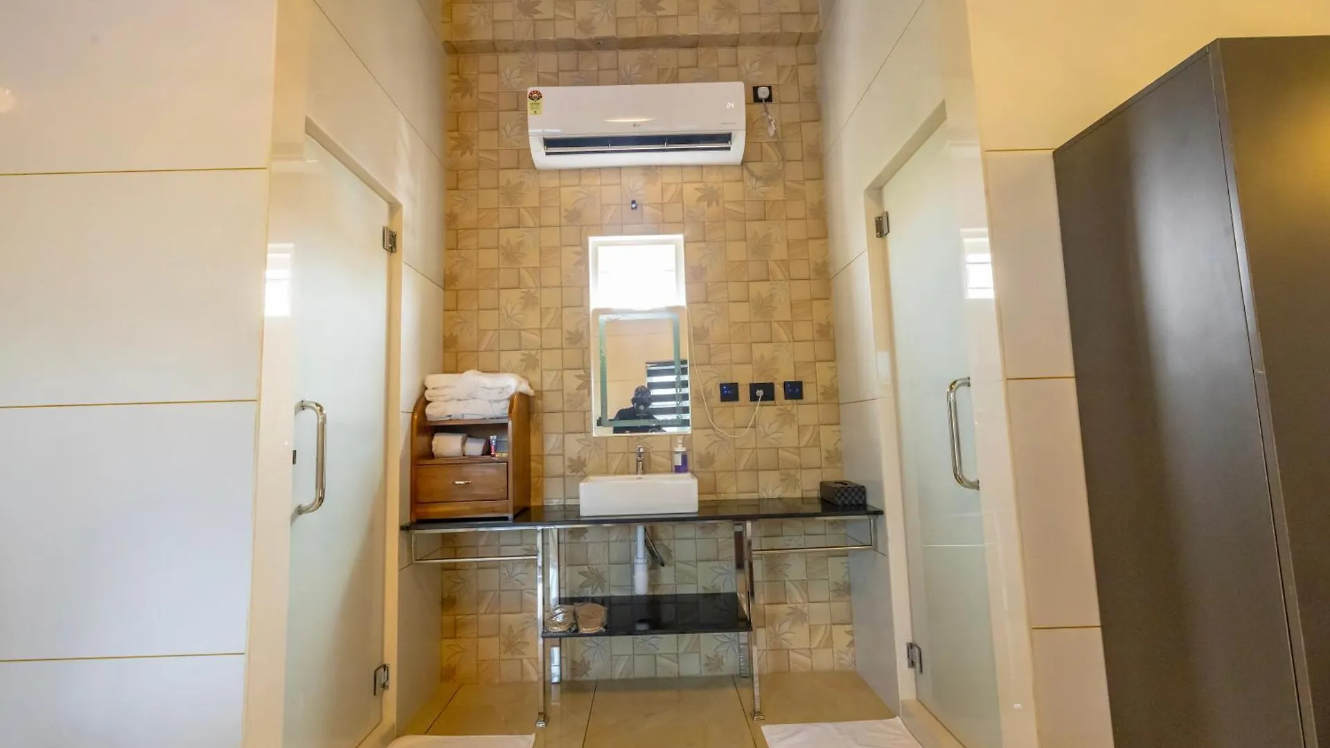 Willington & Harbour View Residency Hotel Kochi