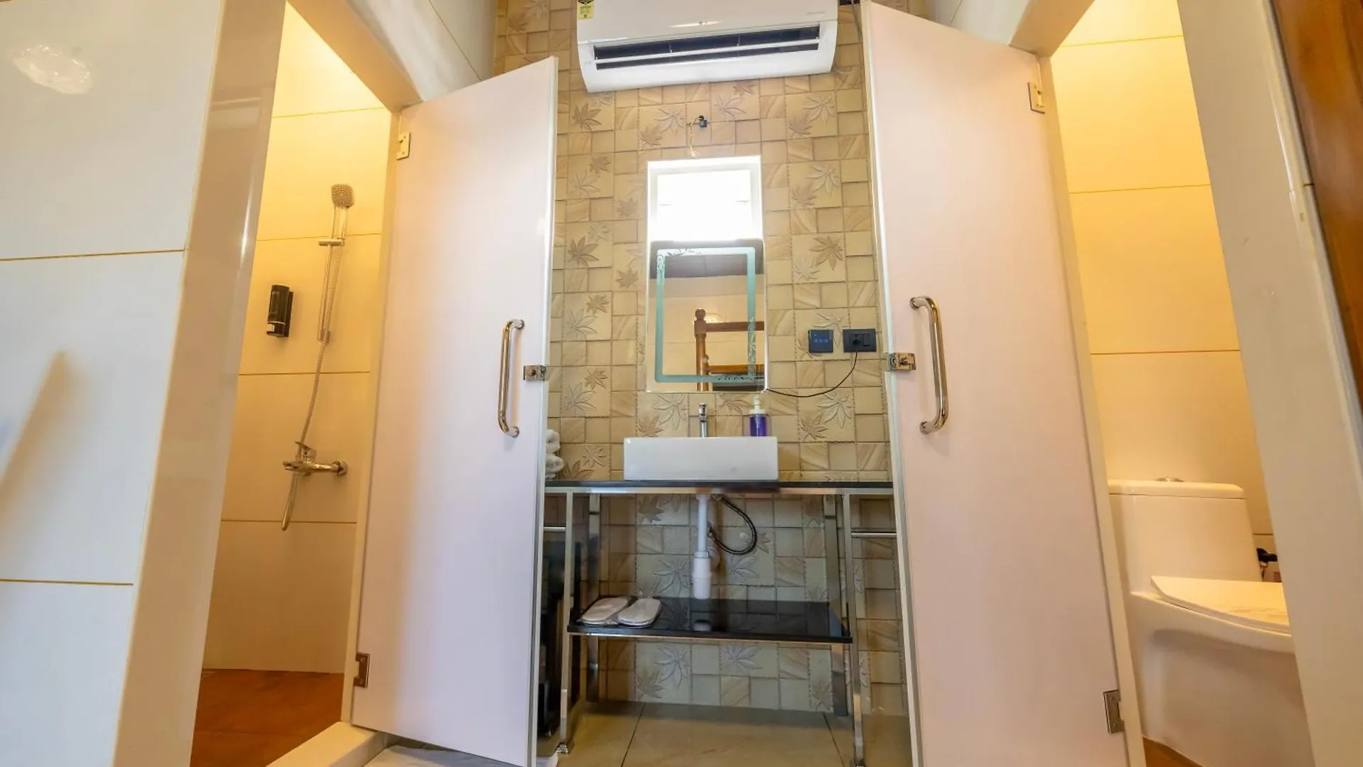 Hotel Willington & Harbour View Residency Kochi 0*,