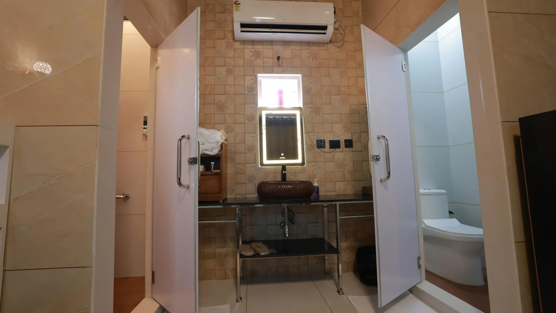 Willington & Harbour View Residency Hotel Kochi